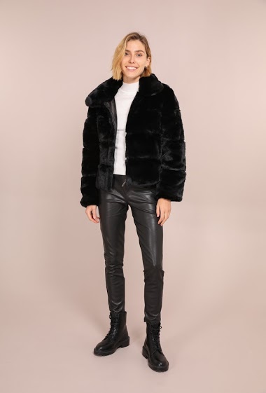 Grossiste M&P Accessoires - Manteau avec fausse fourrure et zip