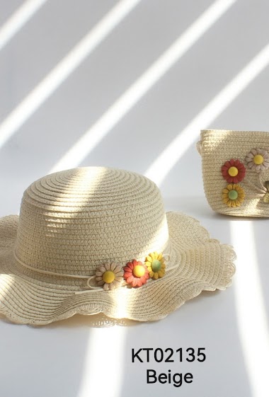 Set girl straw hat and bag with flower and ladybug