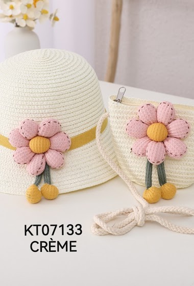 Set girl straw hat and bag with flower