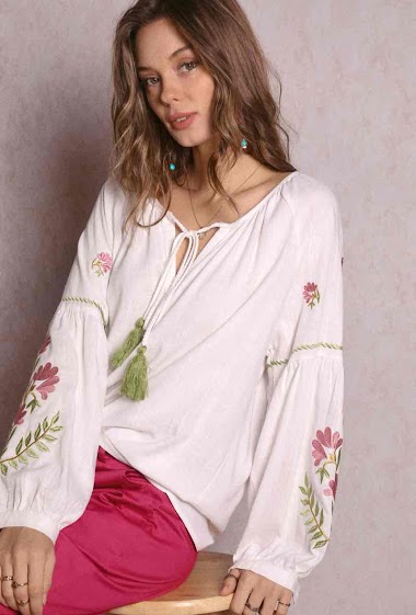 Wholesaler MUSY MUSE - Embroidered blouse on sleeves