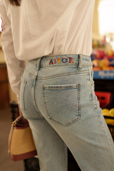 Großhändler MUSY MUSE - Jeans mit Regenbogenstickerei