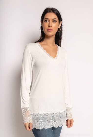 Wholesaler Mylee - T-shirt with lace