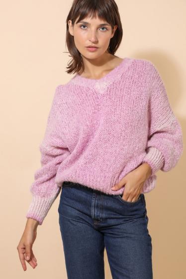 Wholesaler NAÏS - BLADE-EFFECT V-NECK SWEATER WITH BALLOON SLEEVES IN MOHAIR AND WOOL