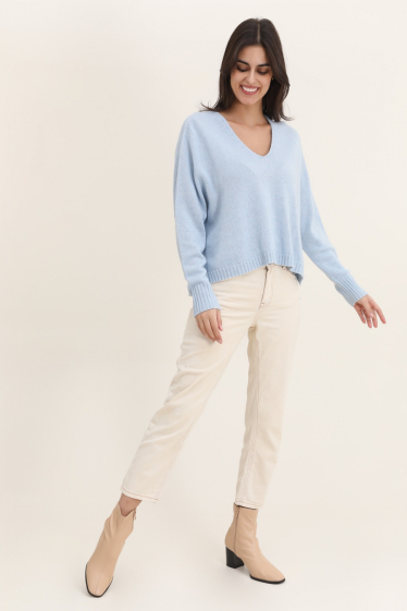 Wholesaler NAÏS - V-neck sweater, in cashmere and wool