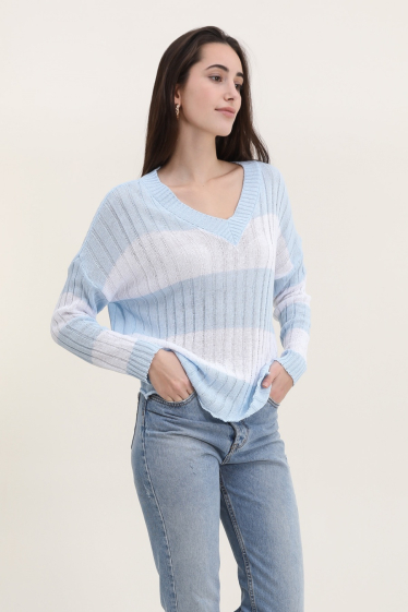 Großhändler NAÏS - Gestreifter Pullover mit V-Ausschnitt aus 100 % Baumwolle