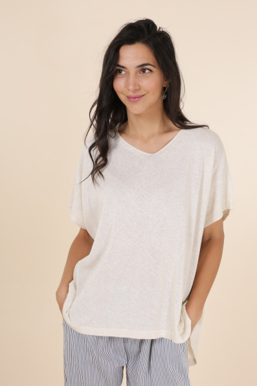 Großhändler NAÏS - Lockeres gestricktes T-Shirt mit V-Ausschnitt und kurzen Ärmeln aus 100 % Baumwolle