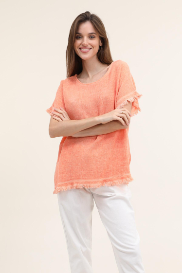 Wholesaler NAÏS - LOOSE DELAVEN T-SHIRT WITH SMALL FRINGE FINISHES, IN LINEN AND COTTON