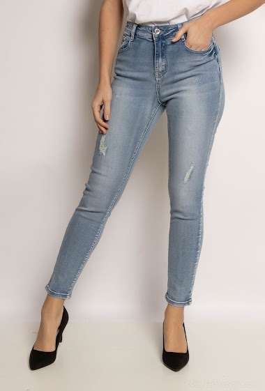 Push-up worn-out skinny jeans
