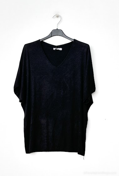 Wholesaler New Sensation - Short sleeve v-neck blouse.