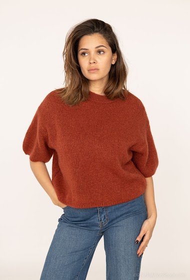 Short sleeve round neck sweater in kid quality mohair and wool.
