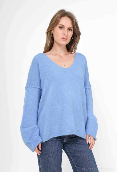 Wholesaler New Sensation - V-neck sweater in baby alpaca quality.