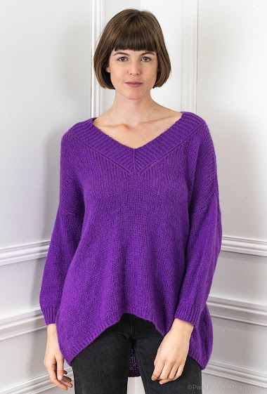Wholesalers New Sensation - Viscose v-neck sweater.