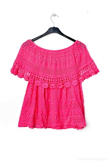Wholesaler New Sensation - Lace top with elastic collar.