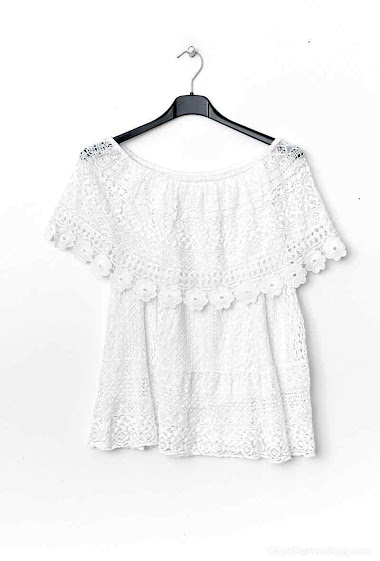 Wholesaler New Sensation - Lace top with elastic collar.