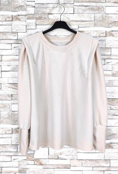 Long-sleeved round neck top