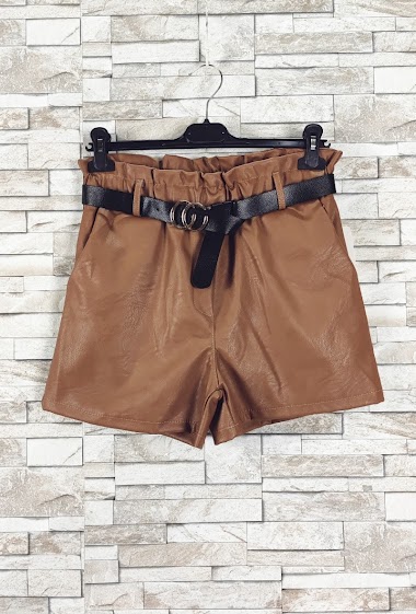 Großhändler New Sunshine - Faux leather shorts with pocket and belt