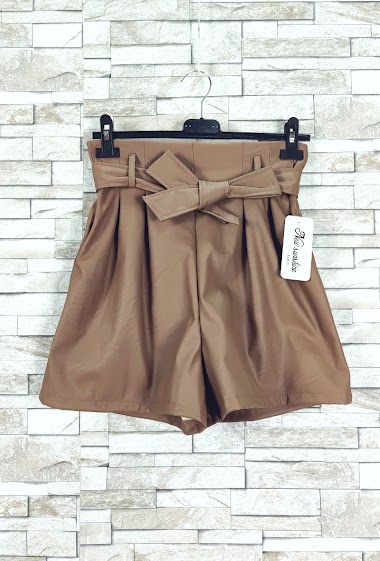 Wholesaler New Sunshine - Faux leather shorts with pocket and belt