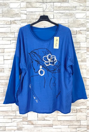 Long-sleeved round neck T-shirt