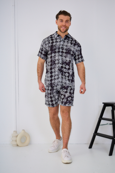 Mayorista Omnimen - Conjunto de camisa con estampado de cuadros y pantalones cortos de jogging de cuadros