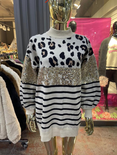 Großhändler Paris et Moi - Pulloverkleid mit Pailletten und Stehkragen