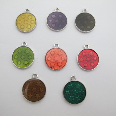 Wholesaler PERLES BLEUES - 10 Round double-sided enameled metal pendants 22x26mm