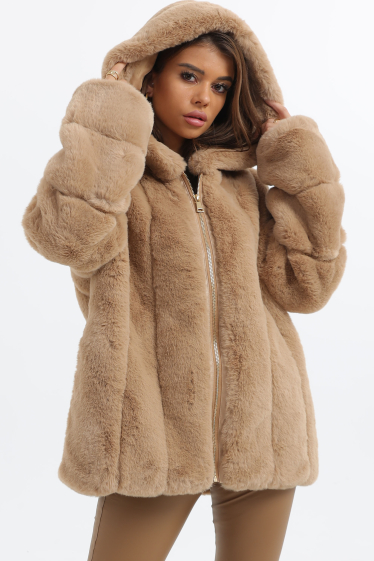 Grossiste Phanie Mode - Manteau à capuche en fausse fourrure