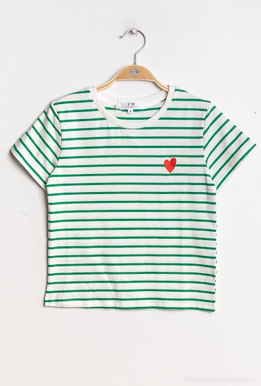 Camiseta a rayas con corazón bordado