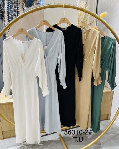 Wholesaler POHÊME - solid color v-neck satin dress