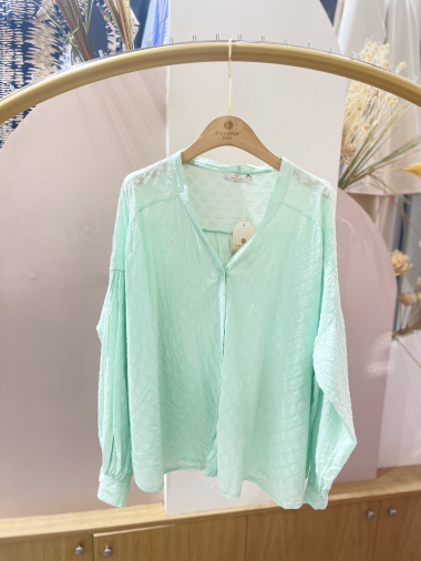 Wholesaler POHÊME - A shirt with a spring atmosphere