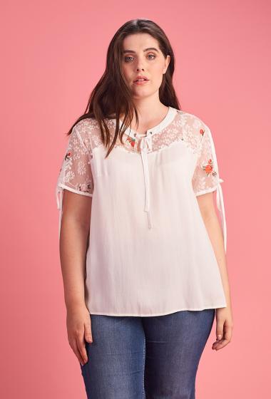 Wholesaler Pomme Rouge Paris - Plus size blouse with embroidery and lace