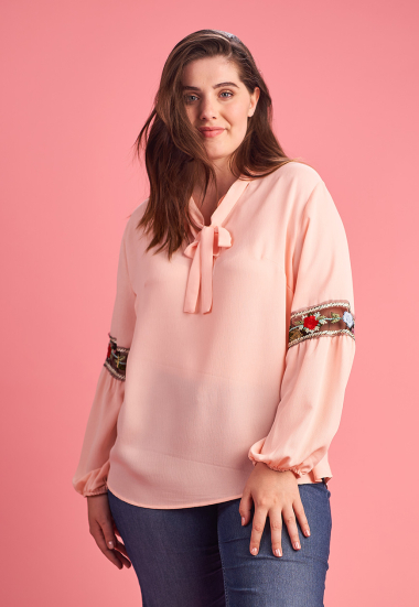Wholesaler Pomme Rouge Paris - Pink blouse with embroidery (A973)