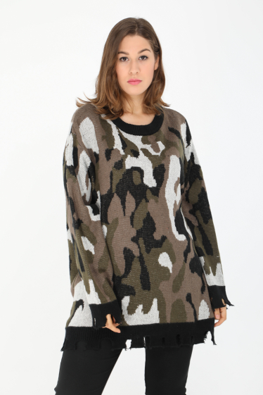 Wholesaler Pomme Rouge Paris - Ripped effect military print sweater (JX100)