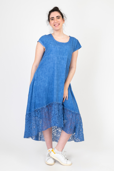 Großhändler Pomme Rouge Paris - Blaues Kleid mit Spitze in Übergröße (C8016)