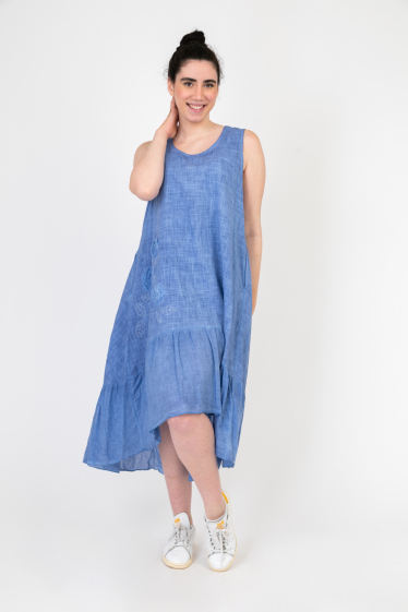 Großhändler Pomme Rouge Paris - Plus-Size-Kleid mit blauer Blumenstickerei (C8015)