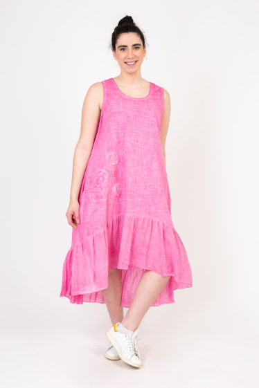 Wholesaler Pomme Rouge Paris - Plus size dress with pink floral embroidery (C8015)