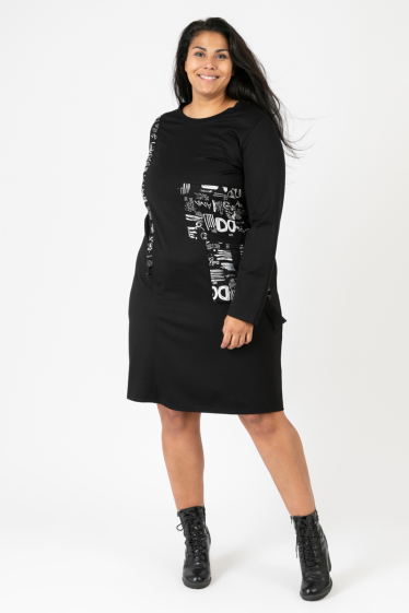 Wholesaler Pomme Rouge Paris - Black dress with inscriptions pattern (C6638)