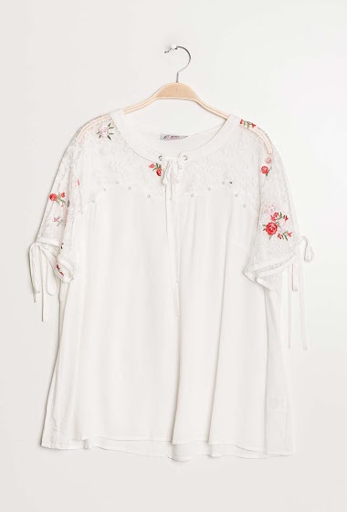 Wholesalers Pomme Rouge - T-shirt with lace and floral embroideries