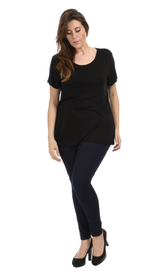 Großhändler Pomme Rouge Paris - Schwarzes Basic-T-Shirt in großen Größen (A608)