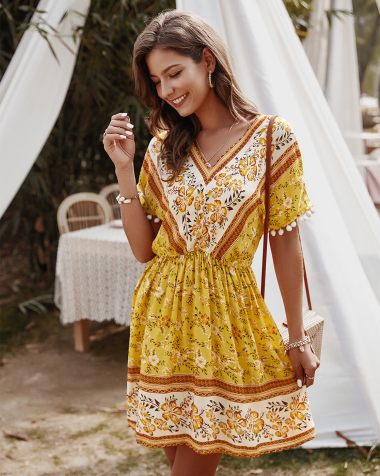 Großhändler PRETTY SUMMER - Ausgestelltes Kleid im Bohemian-Chic-Stil in Gelb und Braun