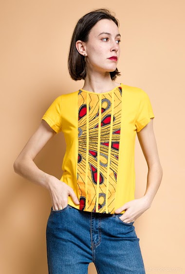 Wholesaler Princesse - Short sleeve t-shirt. The model measures 177 cm