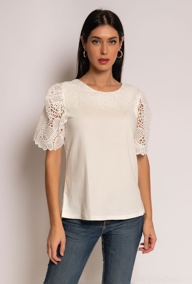 Wholesaler Princesse - T-shirt with lace collar and sleeves