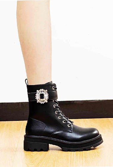 Wholesalers Queen Vivi - Ankle boots with buckle detail