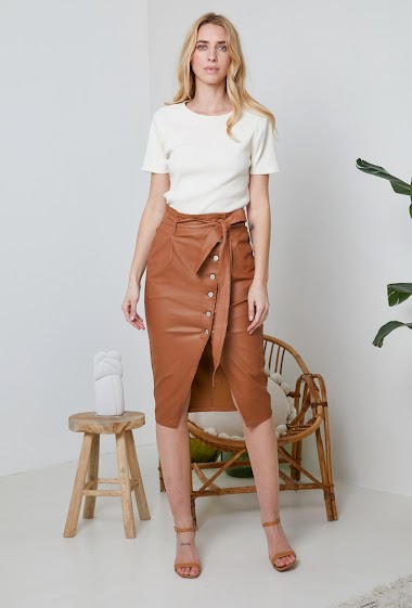 Großhändler R-Display - Faux leather midi skirt with buttons