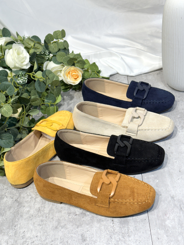 Wholesaler R and BE - Faux suede ballerinas with buckle.