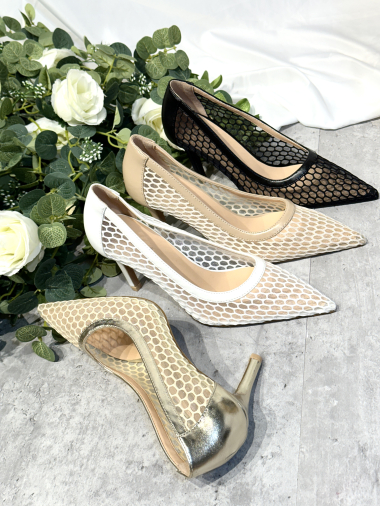 Wholesaler R and BE - fishnet and lace pumps
