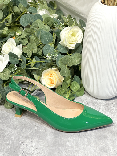 Wholesaler R and BE - Women's thin heel pumps with soft sole.
