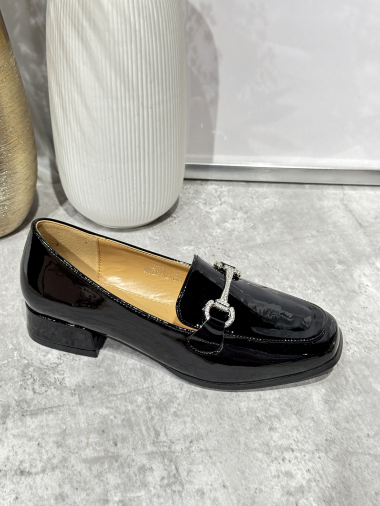 Wholesaler R and BE - Patent loafers and heels with rhinestone chain