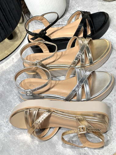 Wholesaler R and BE - Platform wedge sandals with 2 simple bands OR582