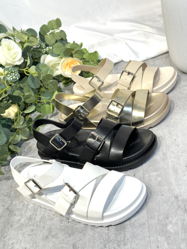 Wholesaler R and BE - Soft sandals with straps.