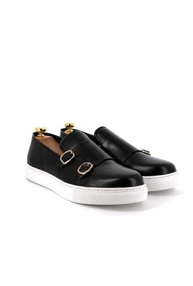 Wholesaler Riveleft - Slip-on leather sneaker with buckles